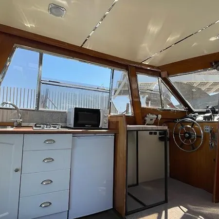 Botel Charming Boat House In Barcelona With Big Terrace And Solarium *