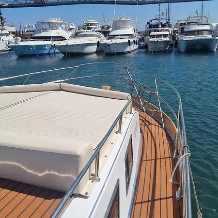Charming Boat House In Barcelona With Big Terrace And Solarium Botel