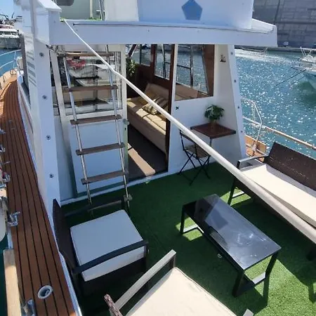 Charming Boat House In Barcelona With Big Terrace And Solarium Sant Adria de Besos