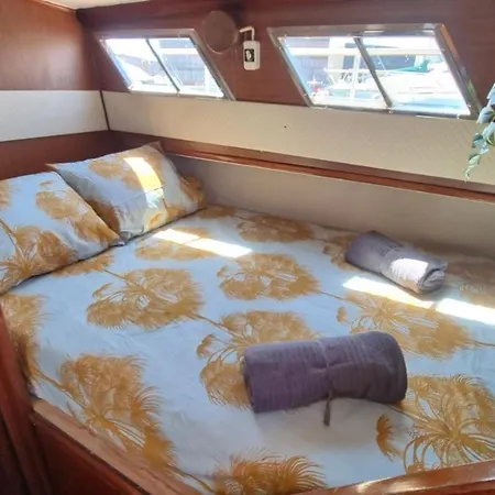Charming Boat House In Barcelona With Big Terrace And Solarium Botel